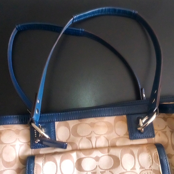 Coach - Picture 5 of 7